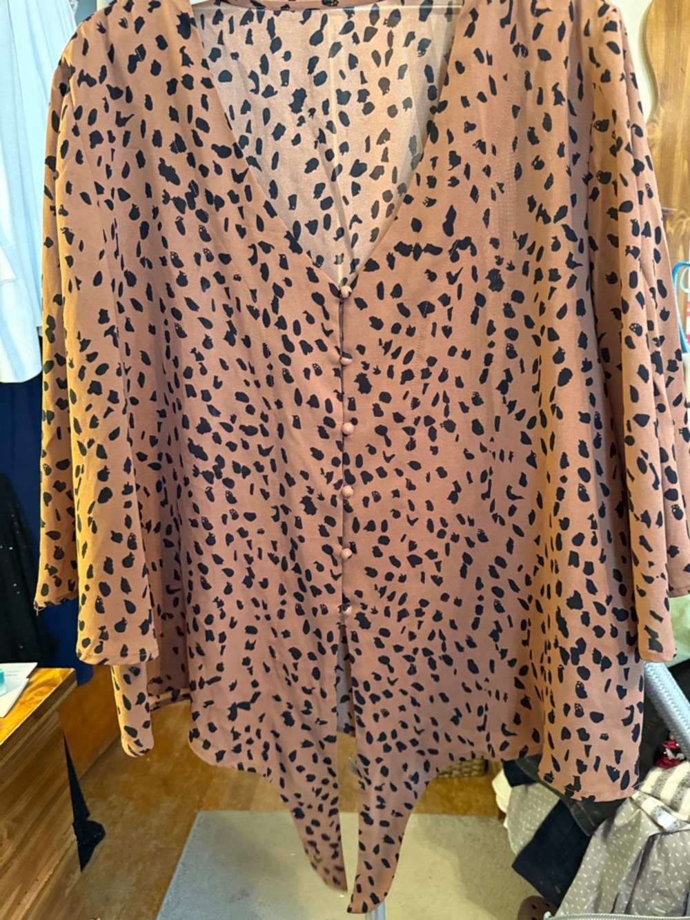 Women's Brown Button-Front Blouse with Black Spot Print. 2xl. Like new.